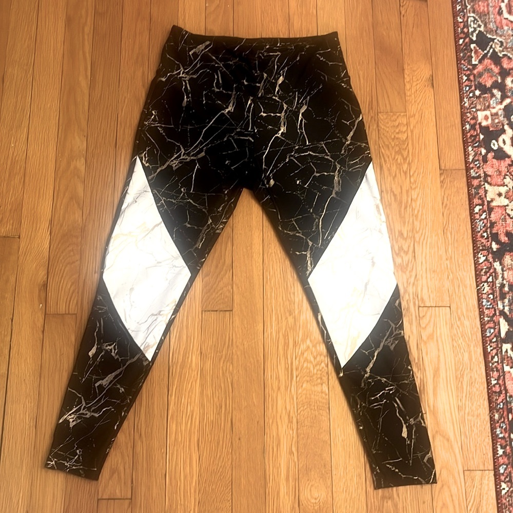 Marika Black Marble leggings size Large